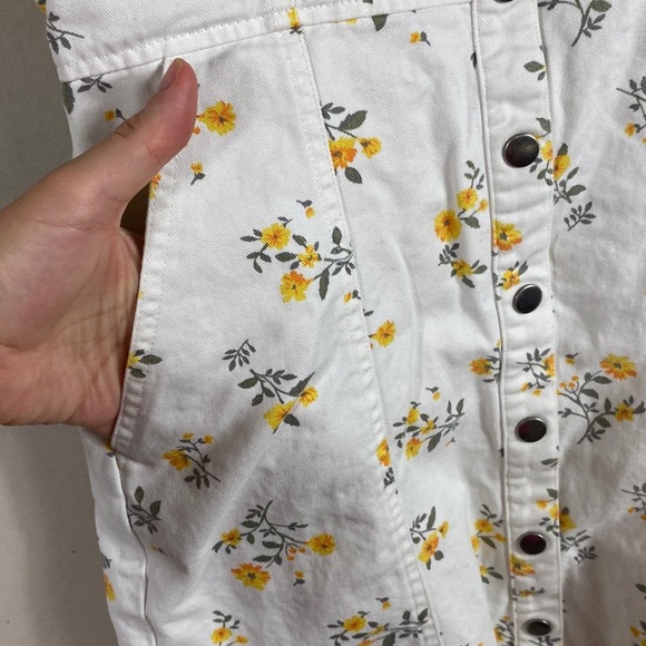 Forever 21 floral White Button Snap Dress bohemian size small has pockets - Picture 2 of 10